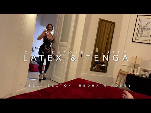 ❤️ Ngoanana e monyane ea nang le hlooho e khubelu ea apereng seaparo sa latex se kentsoeng ke ntate oa bobeli ho st.assay-define-smartlink.ru ❌️❤